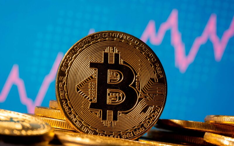 ارتفاع سعر بيتكوين إلى 84 ألف دولار.. هل تنفجر الفقاعة؟