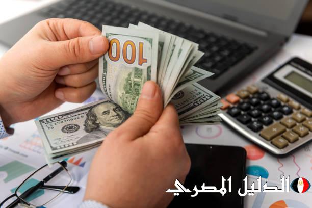 الدولار يقفز 17 قرشًا أمام الجنيه في البنوك بمنتصف تعاملات اليوم