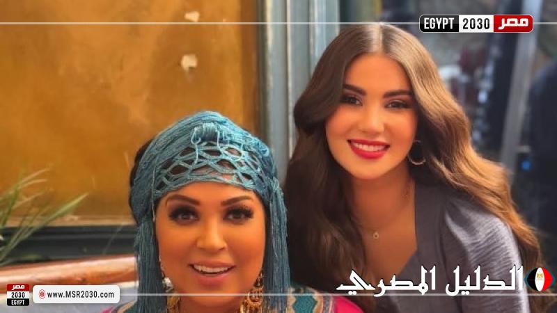 هدى الإتربي تشارك صورة مع فيفي عبده من كواليس ”العتاولة 2”