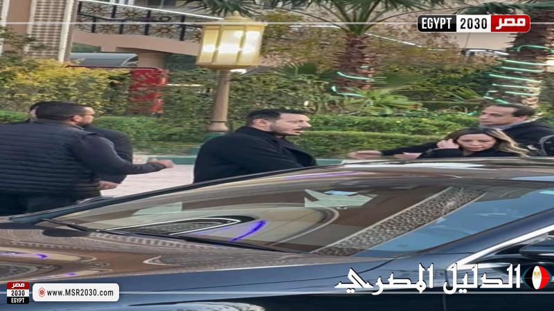 مصطفى شعبان يصل مسجد الشرطة لتلقي العزاء في وفاة شقيقه